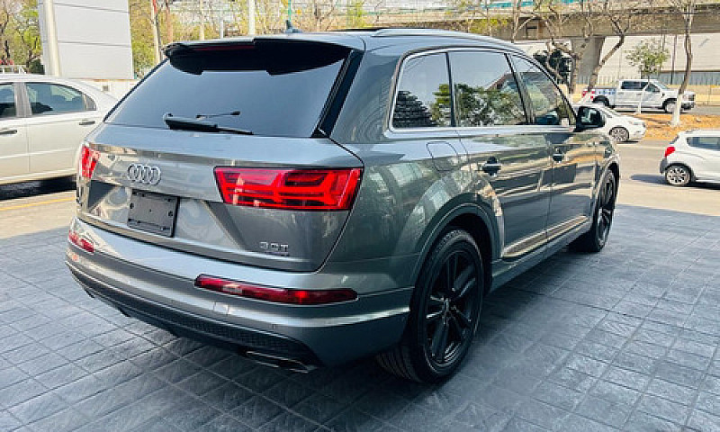 Audi Q7 2017...