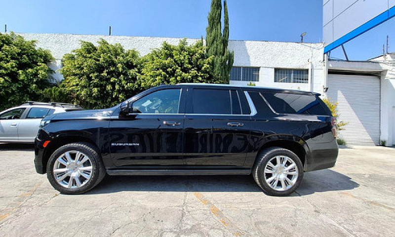 Chevrolet Suburban 2...