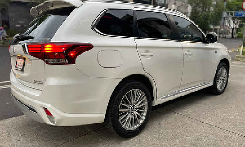 Mitsubishi Outlander...