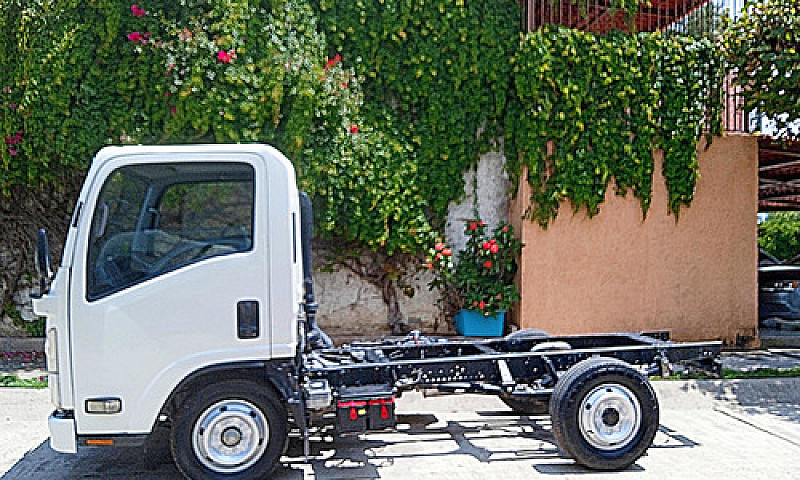 Isuzu Elf 200 2018 2...