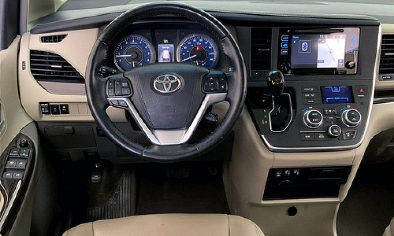 Toyota Sienna 2016...
