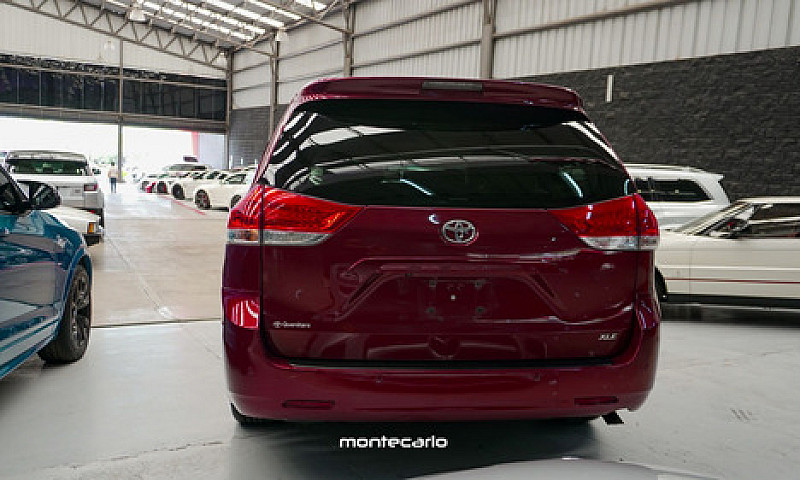 Toyota Sienna 2014...