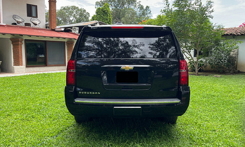 Chevrolet Suburban 5...