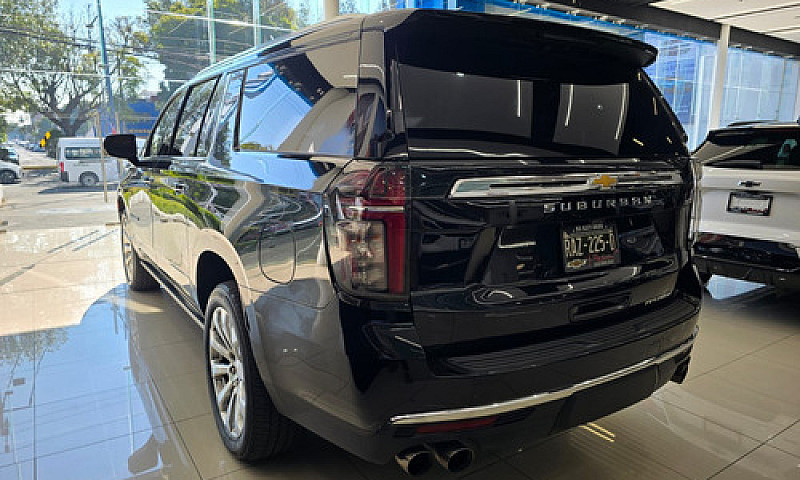 Chevrolet Suburban 2...