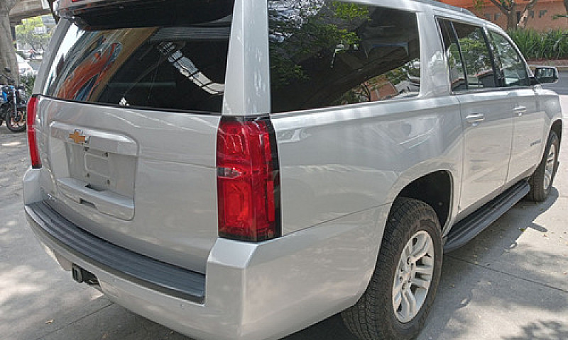 Chevrolet Suburban 2...