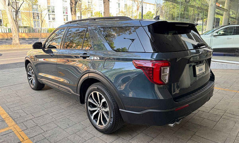 Ford Explorer 2023...