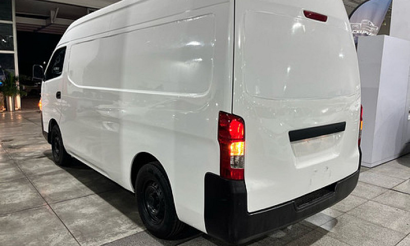 Nissan Urvan 2022...