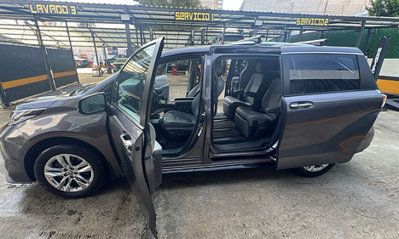 Toyota Sienna Híbrid...