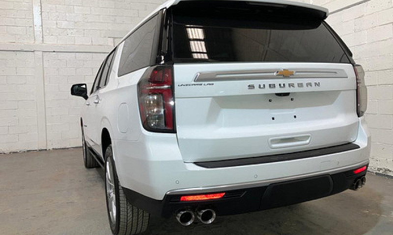 Chevrolet Suburban 2...