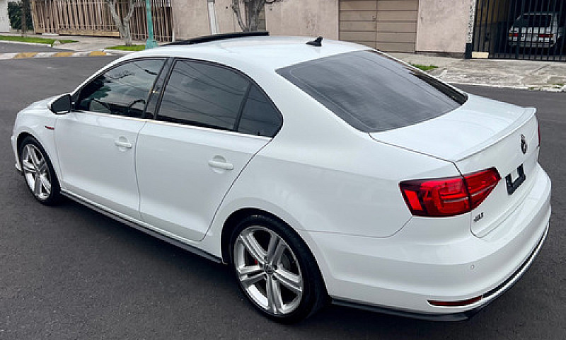 Volkswagen Jetta 2.0...