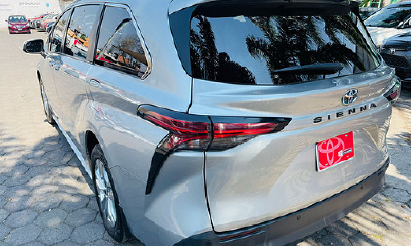 Toyota Sienna 2022...