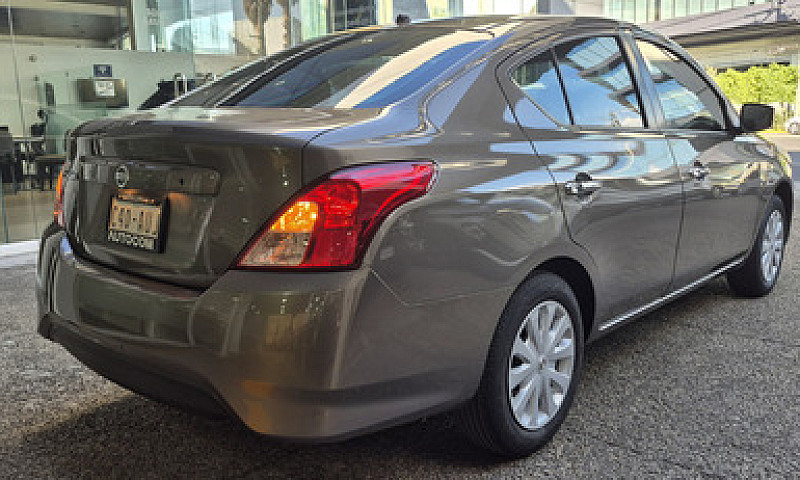 Nissan Versa 2018...