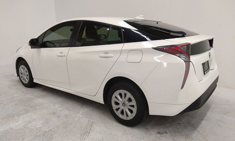 Toyota Prius 2018 1....