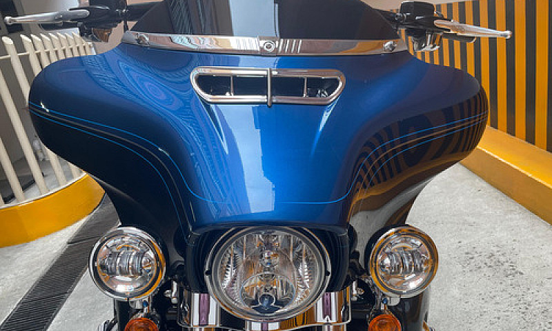 Harley Street Glide ...