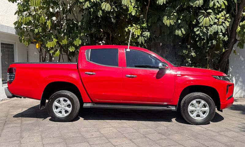 Mitsubishi L200 2023...