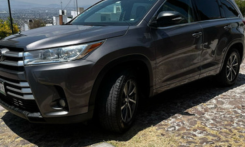 Toyota Highlander 3....