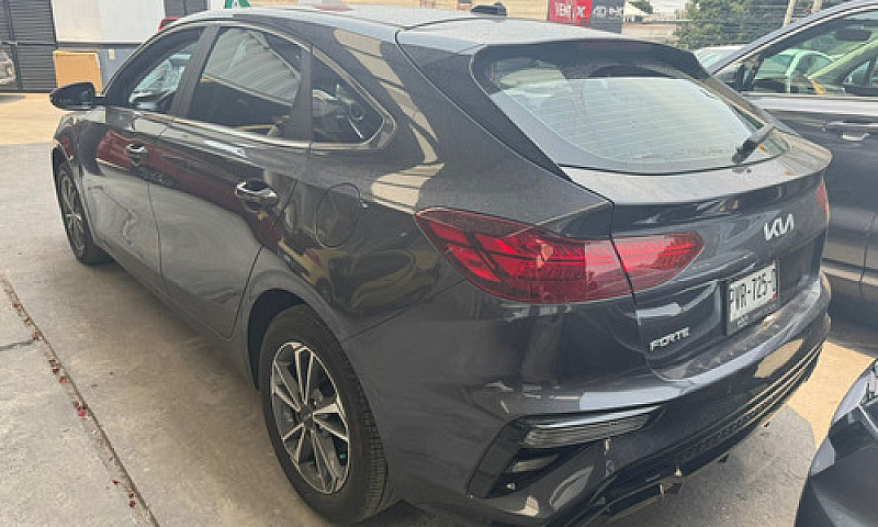 Kia Forte Hb 2022...