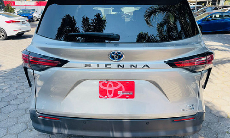 Toyota Sienna 2022...