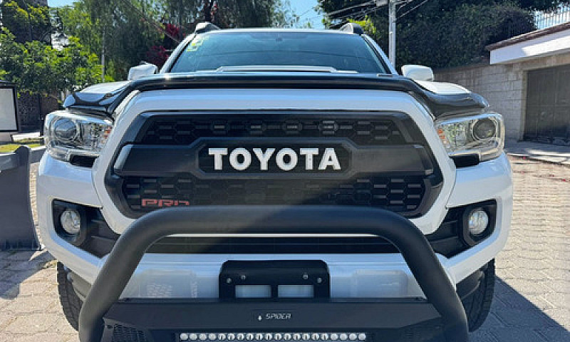 Toyota Tacoma Blanca...