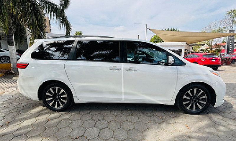 Toyota Sienna 2015...