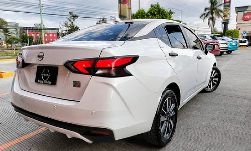 Nissan Versa 1.6 Sen...