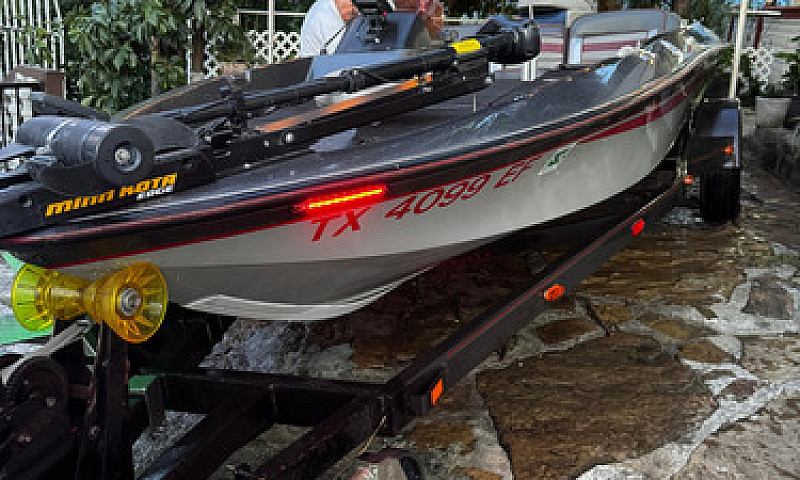 Lancha Bass Tracker ...