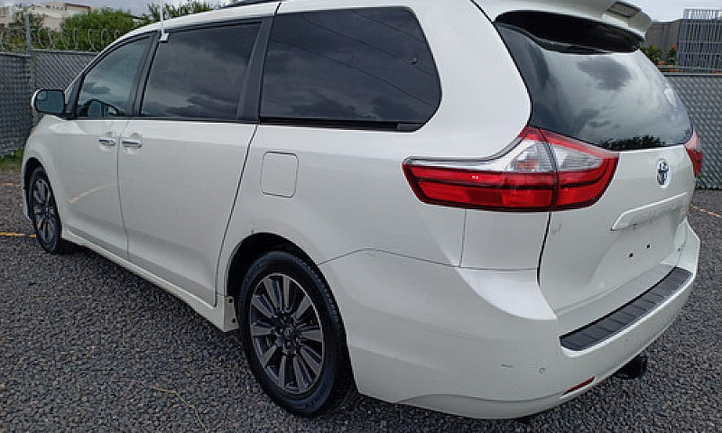 Toyota Sienna 2018...