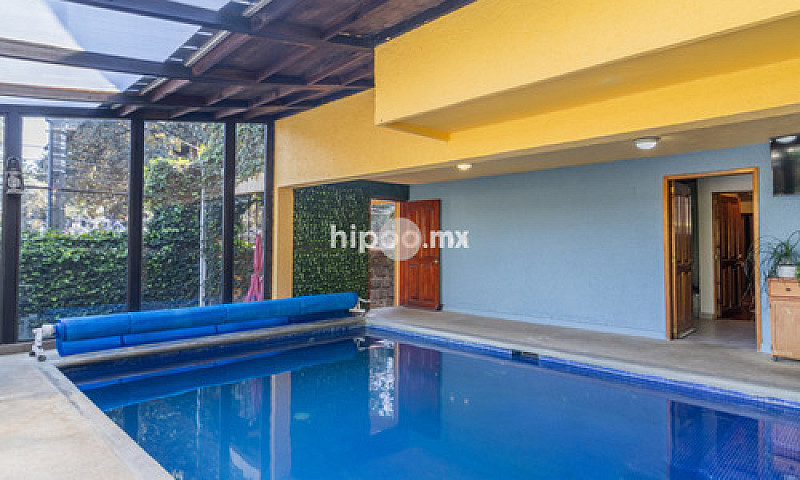 Casa Con Jardin Y Al...