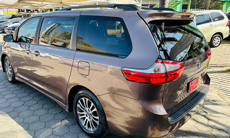 Toyota Sienna 2019...