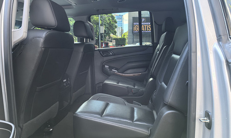 Chevrolet Suburban 2...