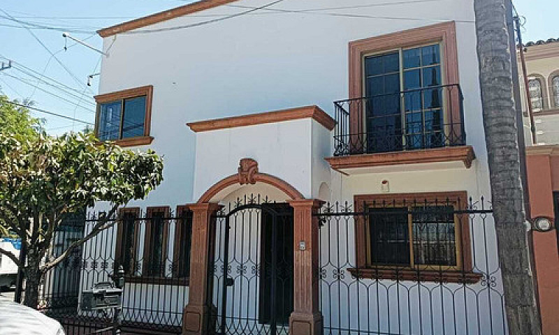Casa En Chapalita...