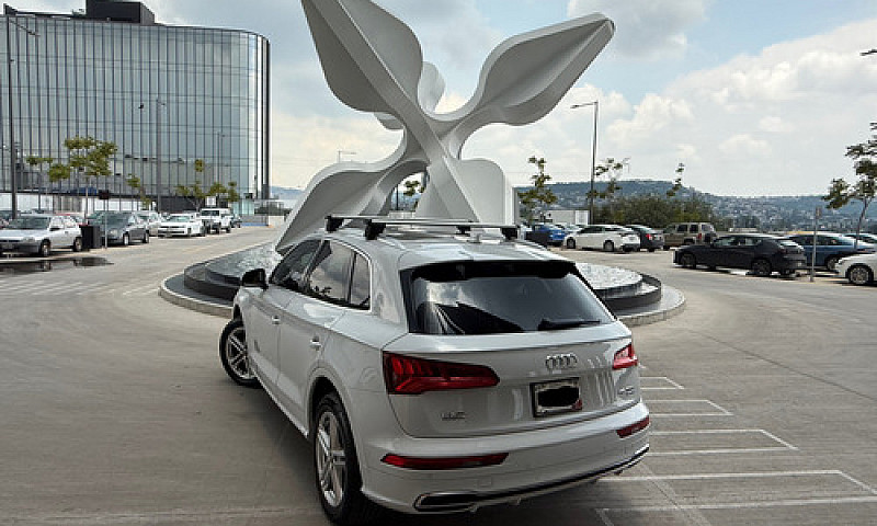 Audi Q5 2.0 L T S Li...