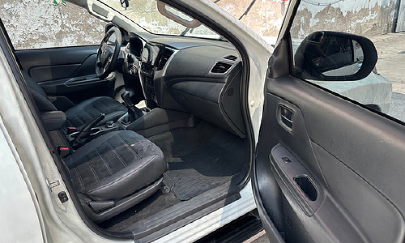 Mitsubishi L200 2.5 ...