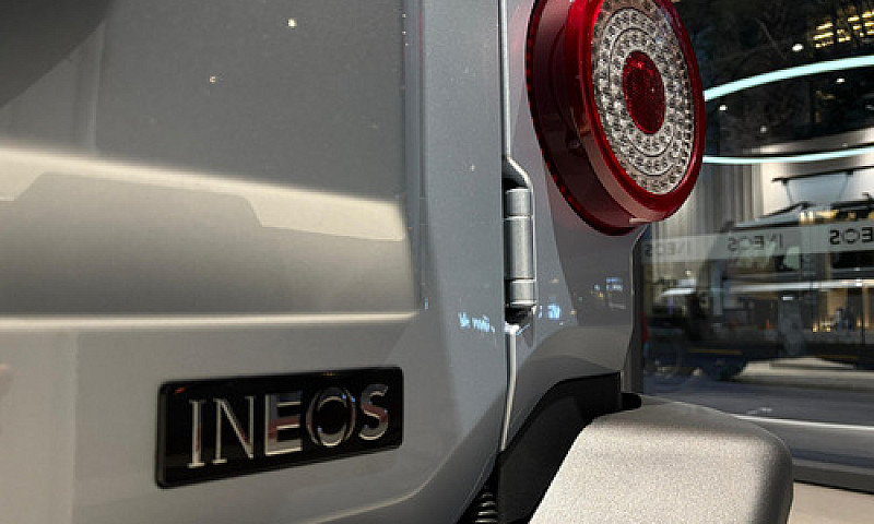 Ineos Grenadier Tria...