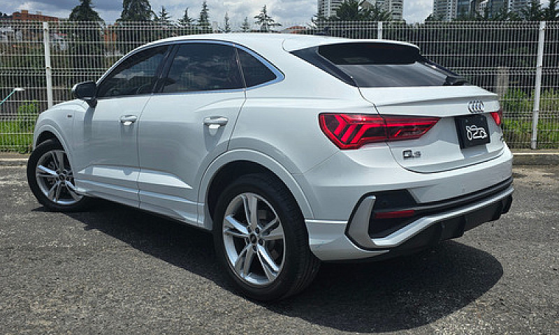 Audi Q3 2.0 S Line 1...