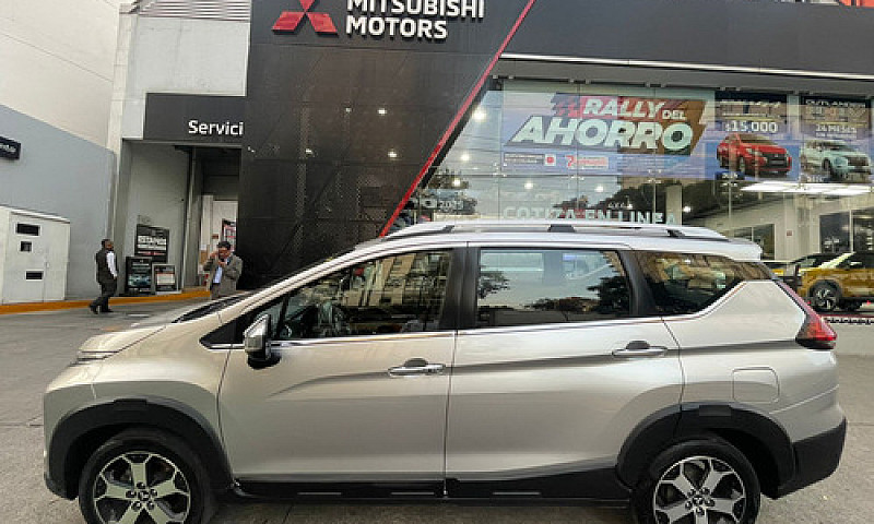 Mitsubishi Xpander 2...