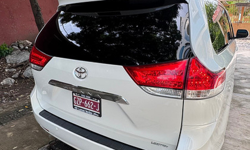Toyota Sienna 3.5 Li...
