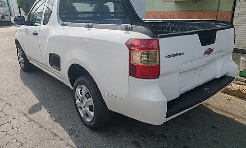 Chevrolet Tornado 1....