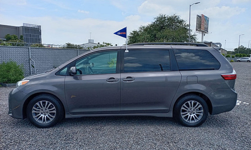 Toyota Sienna 2020...