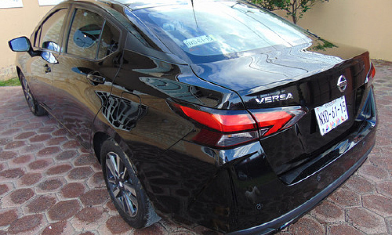 Nissan Versa 1.6 Adv...