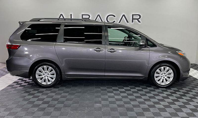 Toyota Sienna 2015 3...