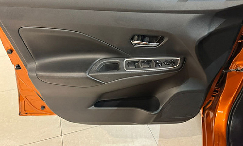 Nissan Versa Exclusi...