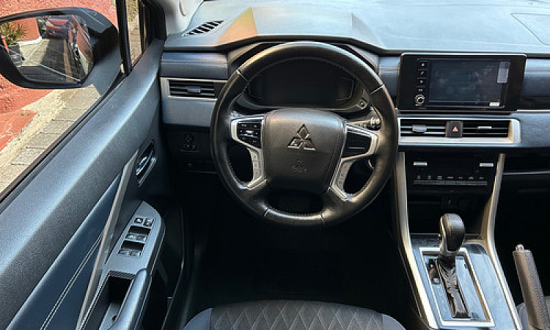 Mitsubishi Xpander 1...