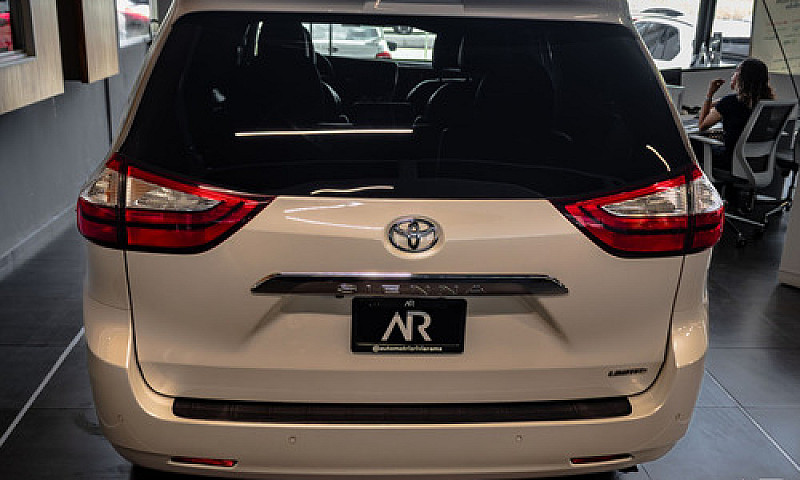 Toyota Sienna 2019...