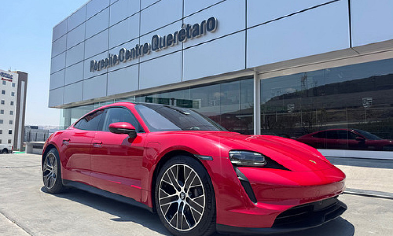 Porsche Taycan 2023...