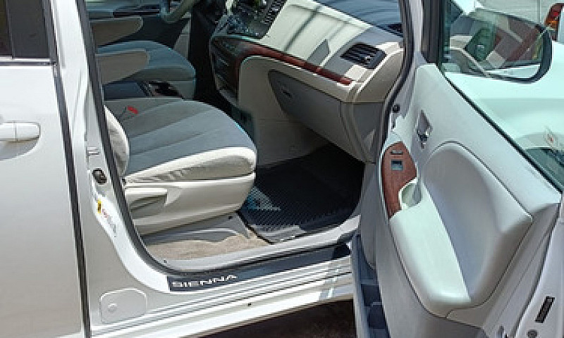 Toyota Sienna Xle At...