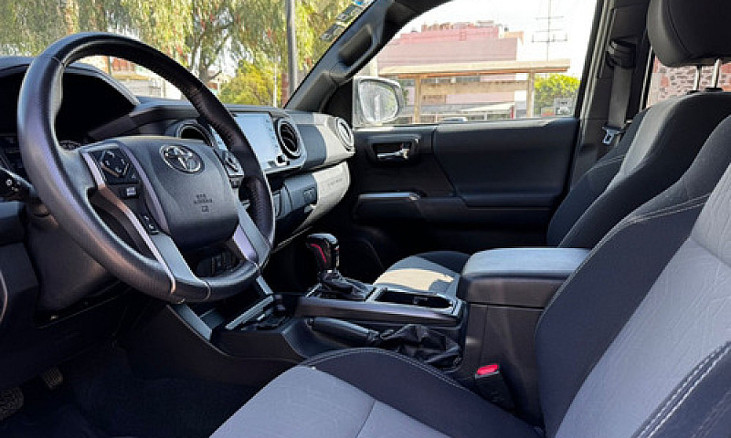 Toyota Tacoma Blanca...