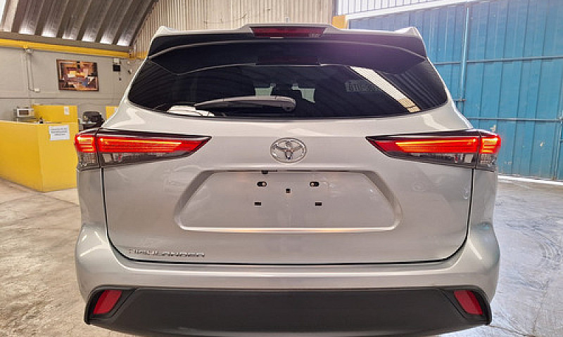 Toyota Highlander 3....