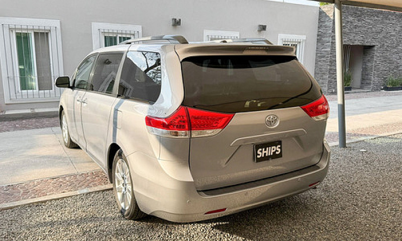 Toyota Sienna 2012...