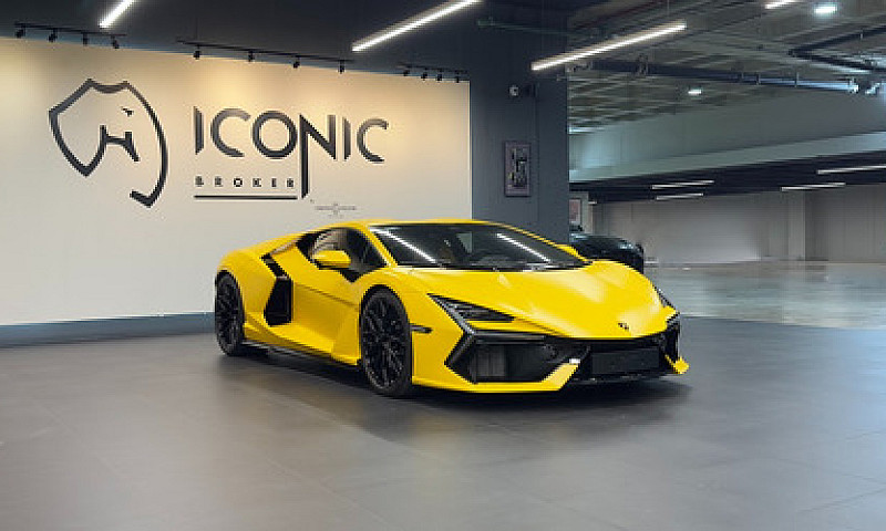 Lamborghini Revuelto...